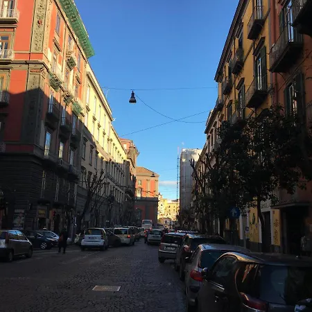 Costantinapoli 27 4* Nápoly