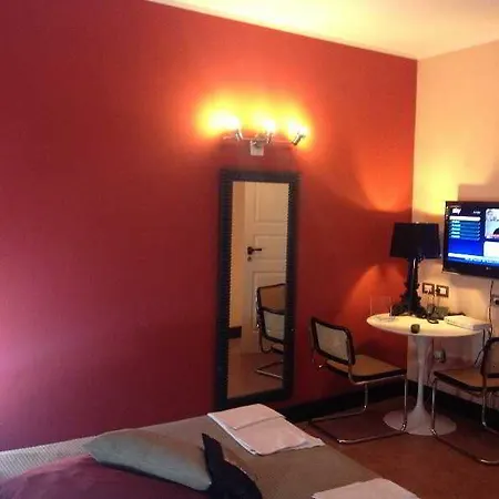 Costantinapoli 27 Nápoly