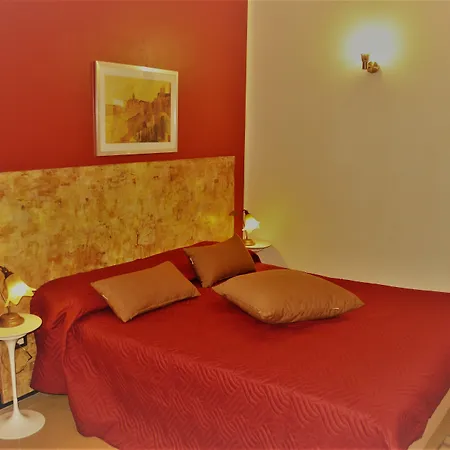 Costantinapoli 27 4* Nápoly